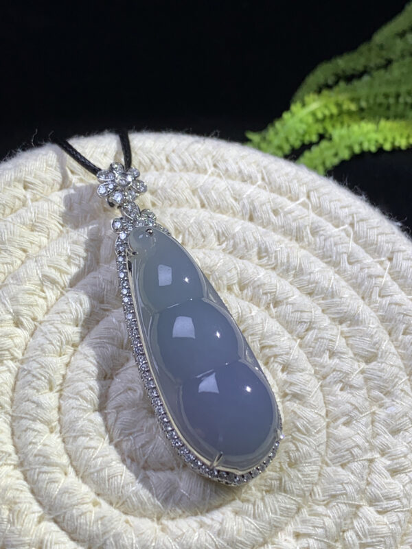 18K blue jadeite bean pendant with smooth lavender-blue gemstone set in gold