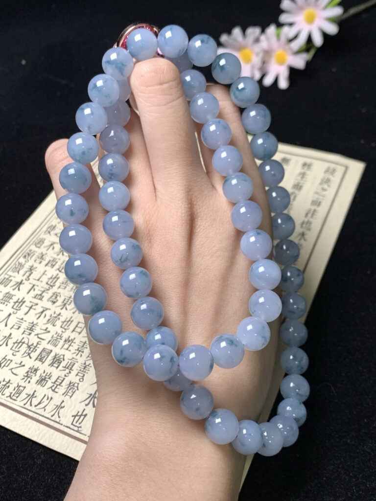 Classic green jade bead necklace with smooth round beads