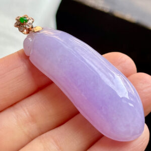 Lavender Jade Gourd Pendant with Gold Bail – Semi-Icy Jadeite Charm of Blessings and Fortune