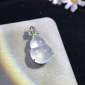 Front view of 18K gold white jadeite pendant featuring high-translucent gourd carving