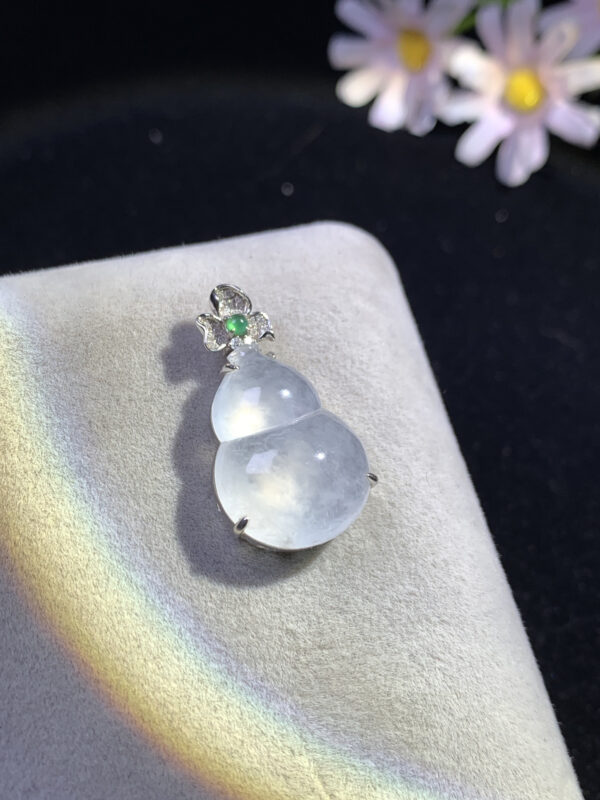 Front view of 18K gold white jadeite pendant featuring high-translucent gourd carving