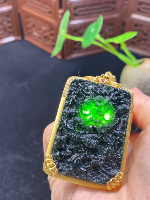 Front view of 18K gold black jade dragon pendant