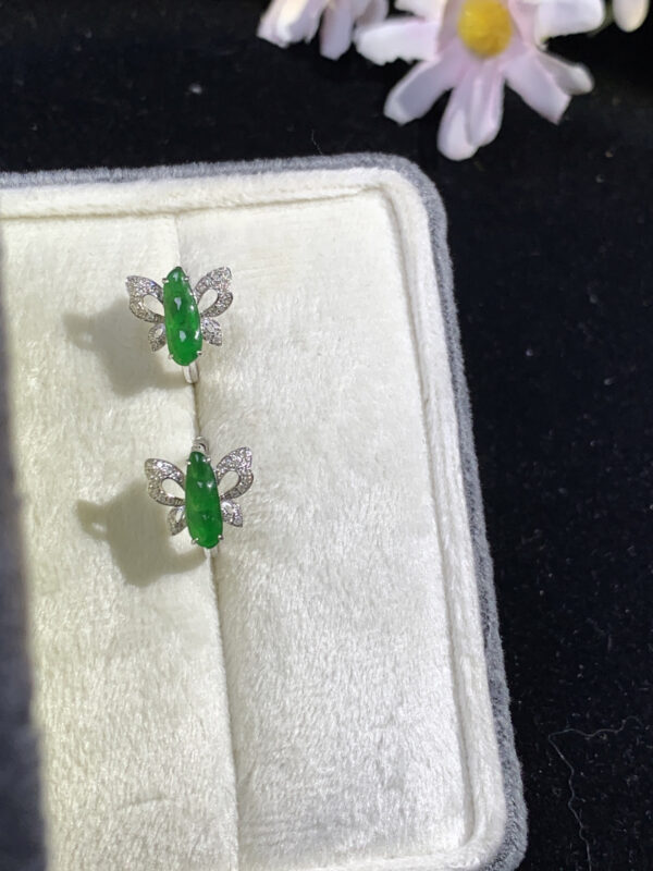 Front view of 18K gold butterfly earrings with smooth jade inlays, size 9.4×10.3×2.7mm, elegant earrings with jade