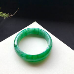 57.2mm Vivid Green Jade Bangle