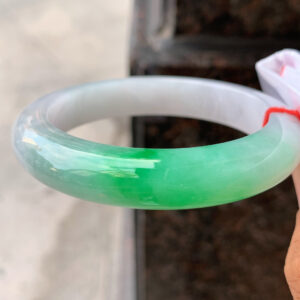 Front view of green jade stone bracelet with icy green tone