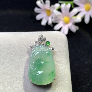 Front view of 18K gold jade pendant necklace with icy green Ruyi design, size 33.3×17.4×6.2mm