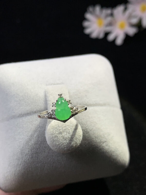 jade rings for women