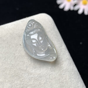 jade statue of Guanyin head pendant in high-ice jade