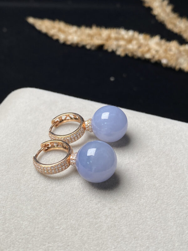 Front view of 18K gold lavender jade earrings featuring 13mm ice-purple jade beads