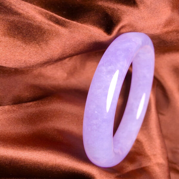 Left side view of glutinous icy purple jade bracelet beads