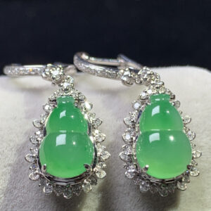 18K Bright Green Gourd Jade Earrings – Elegant Women’s Jade Earrings with Graceful Movement