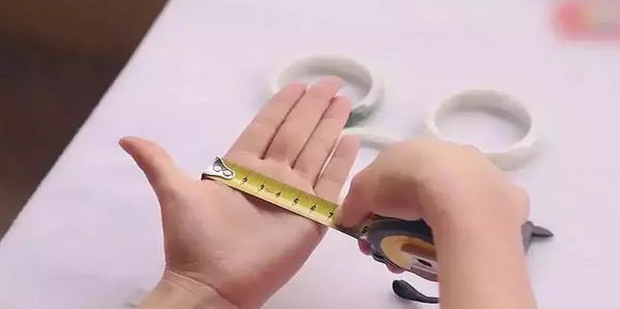 How to measure bracelet size using a string and ruler for precise wrist measurement