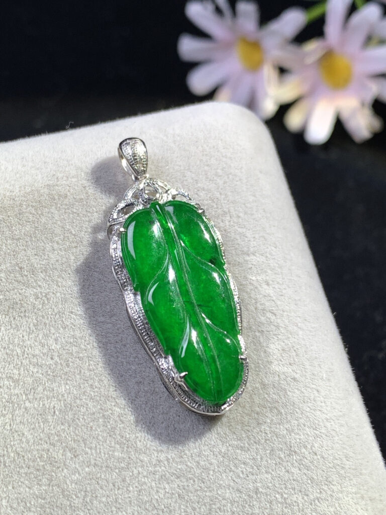 Elegant imperial green jade necklace with gold setting