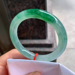 Ice Green Round Bangle – Fresh, Elegant, and Delicate Crystal Texture