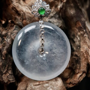 18K Gold Icy Jadeite Peace Pendant Necklace – 37.3×27.4×5.6mm, Elegant & Auspicious