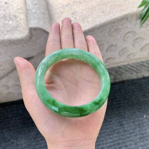 Full-Round Imperial Green Jadeite Bangle – 57.5mm, Vivid “Hot Green” Hue, Old Mine Quality
