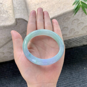 Oval “Guifei” Spring-Color Jadeite Bangle – 53.4×48.5mm, Water-Rich and Fine Old Mine Jade
