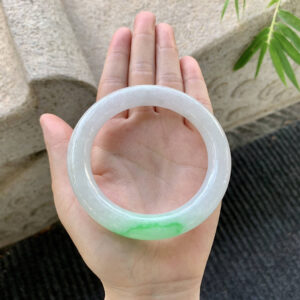 White Base Jadeite Bangle with Floating Green – 58.8mm Round | Classic Old Mine Texture