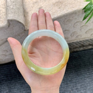 Fine-Textured Yellow Jadeite Bangle – 59.6mm Classic Round | Soft Glow with Natural Veins