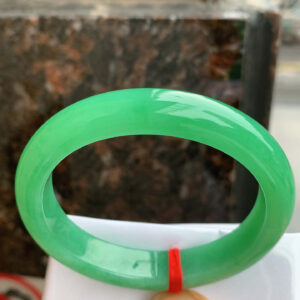 Icy Green Jadeite Guifei Bangle | 52×44mm Oval | Ultra Fine Texture & Old Mine Jade