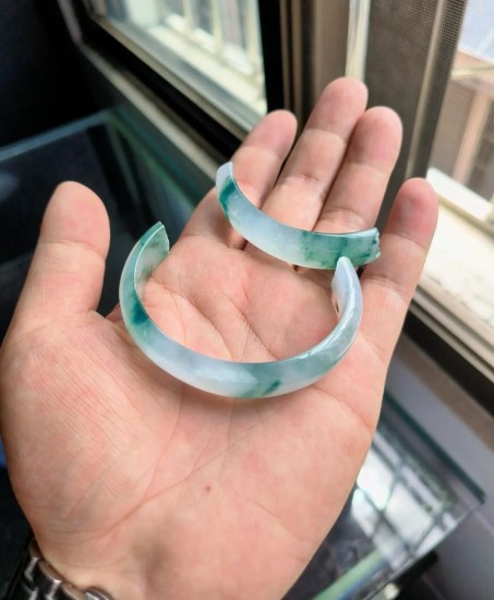 what does it mean when your jade bracelet breaks