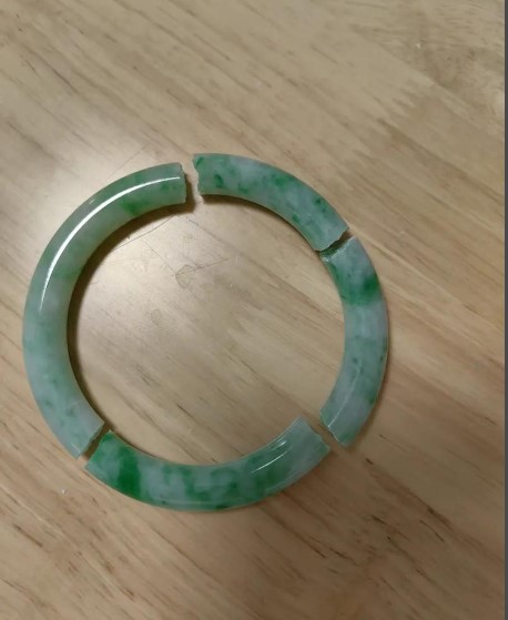 what does it mean when your jade bracelet breaks
